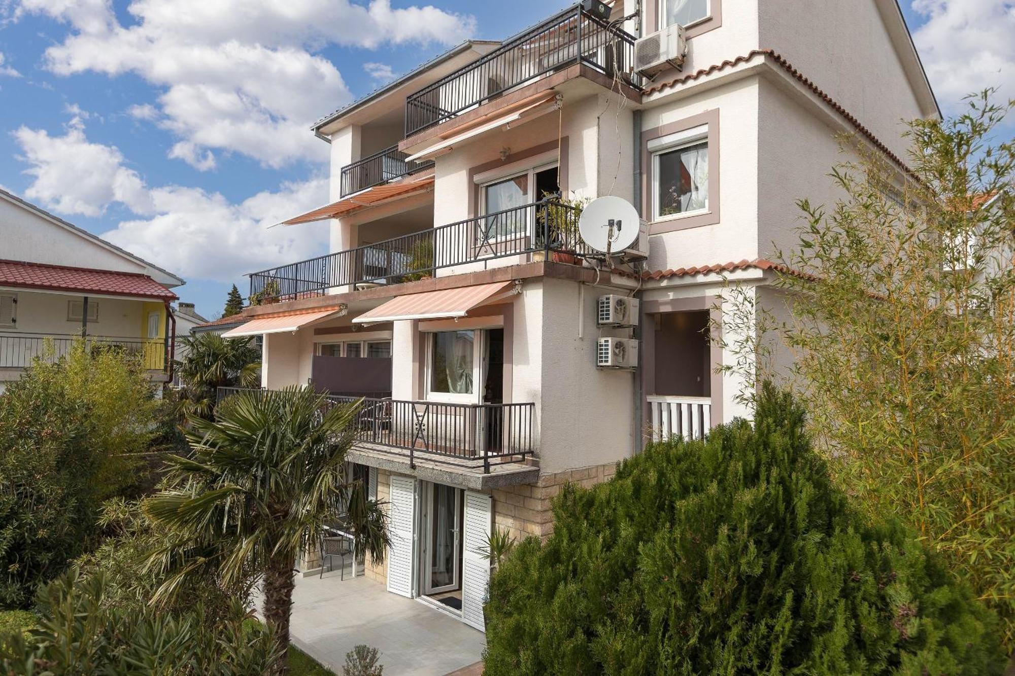 Apartments Karmen 1 Криквеница Екстериор снимка