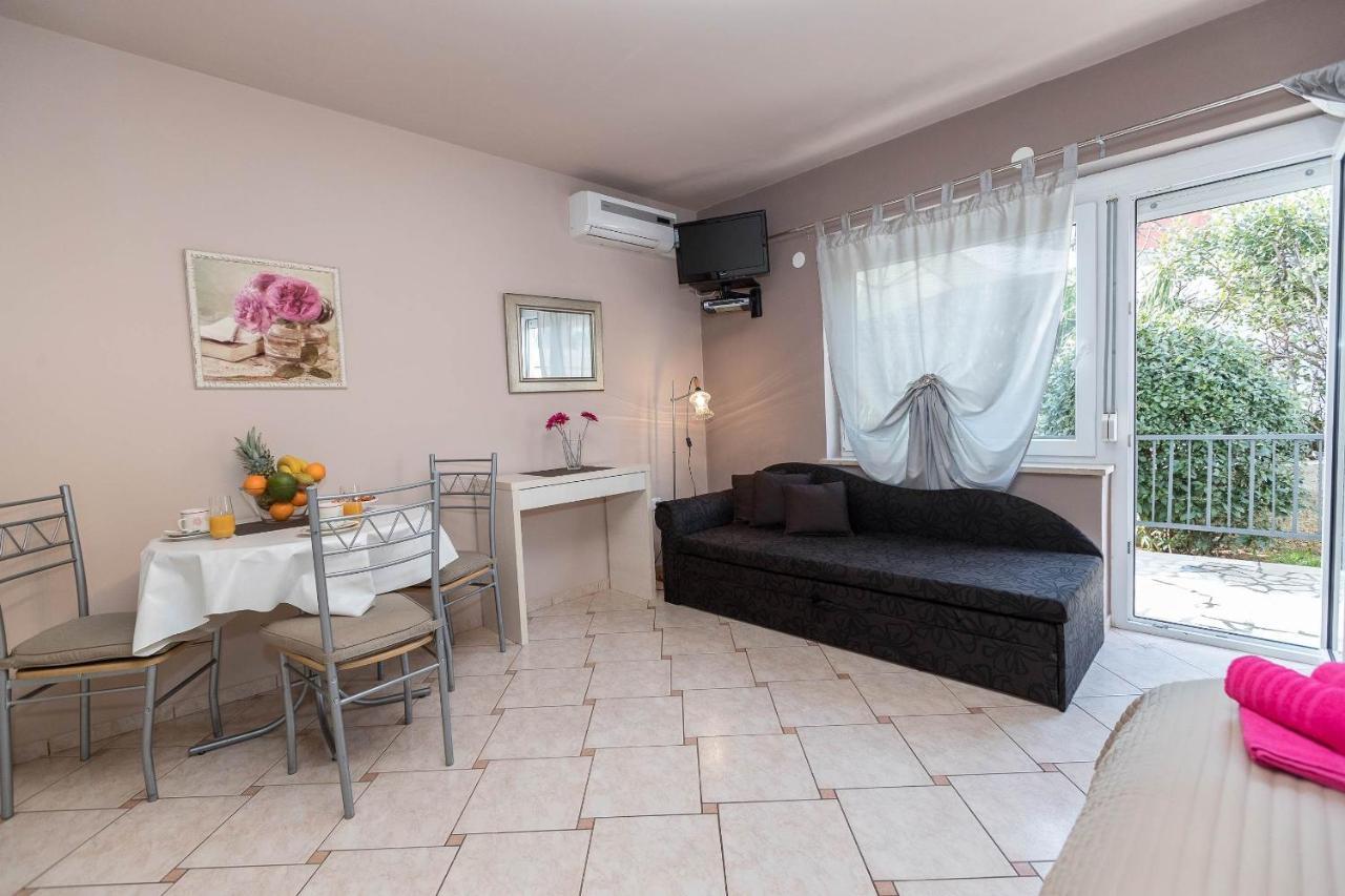 Apartments Karmen 1 Криквеница Екстериор снимка