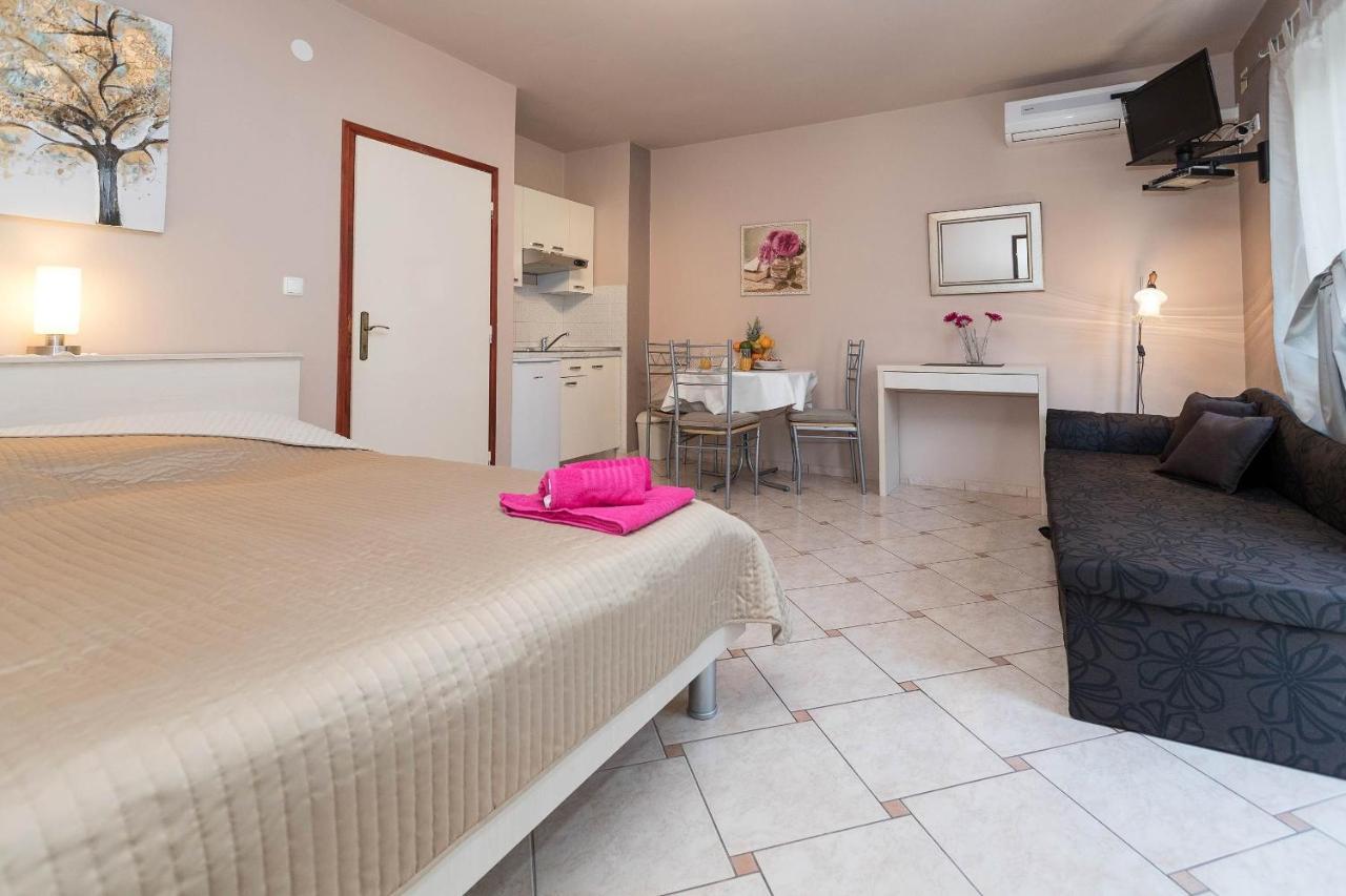 Apartments Karmen 1 Криквеница Екстериор снимка