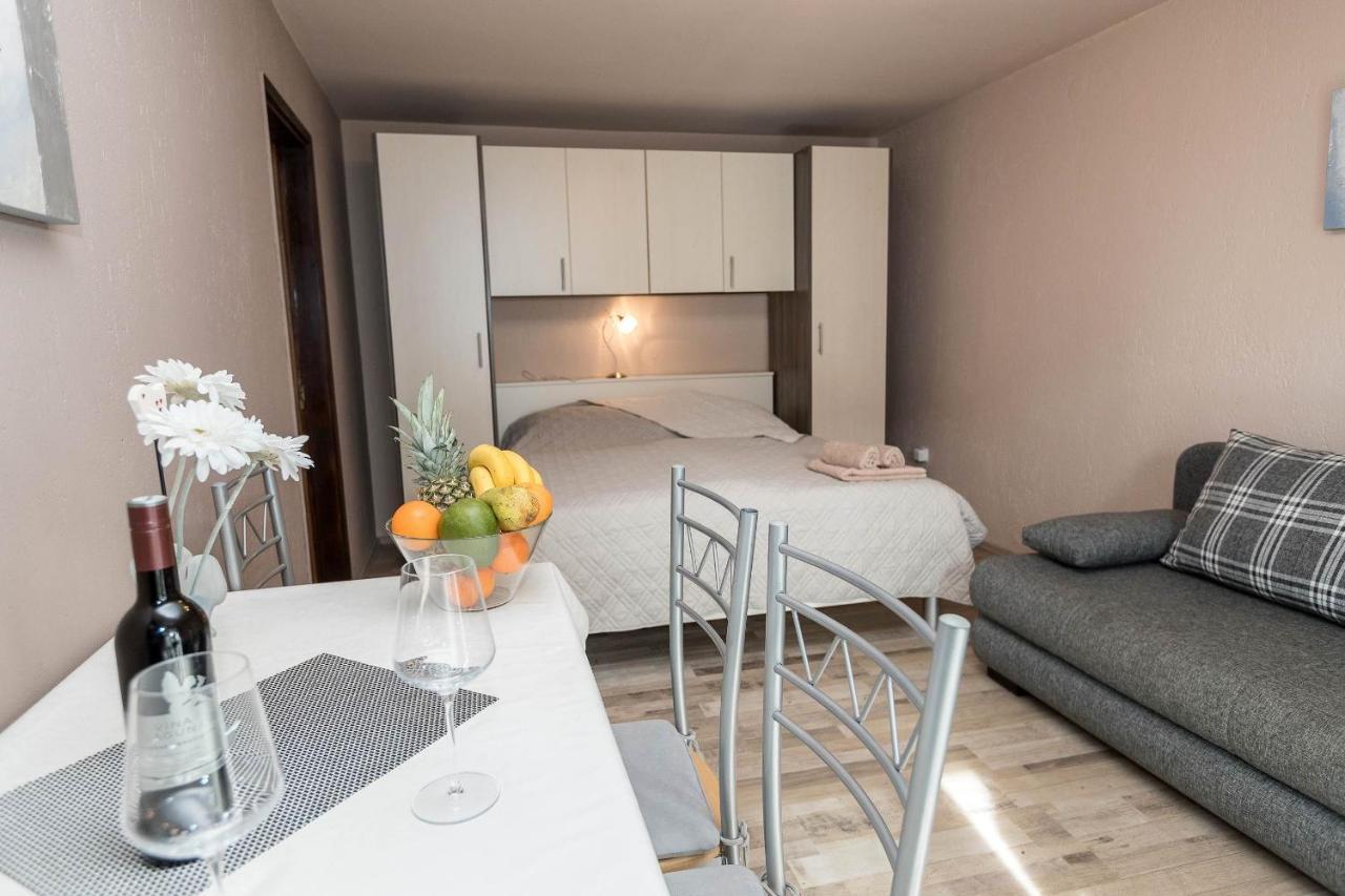 Apartments Karmen 1 Криквеница Екстериор снимка